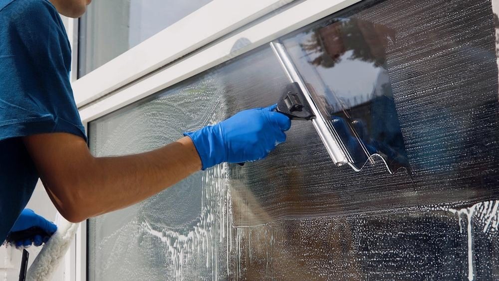 window-washing-in-laguna-woods-ca